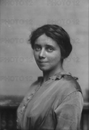 Loeb, Irene, Miss, portrait photograph, 1912 July 23. Creator: Arnold Genthe.