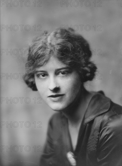 MacKaye, Elsie Herbert, Miss, portrait photograph, 1917 May 1. Creator: Arnold Genthe.