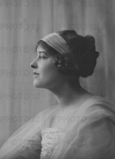 MacKaye, Elsie Herbert, Miss, portrait photograph, 1917 May 1. Creator: Arnold Genthe.