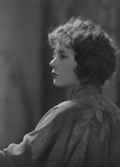 Marsh, Miss, portrait photograph, 1916. Creator: Arnold Genthe.