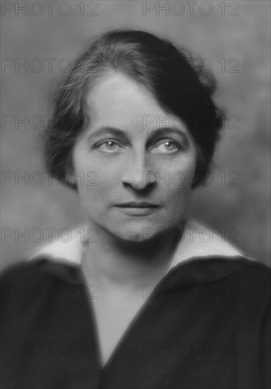 Martin, Ricardo, Mrs., portrait photograph, 1915 Nov. 3. Creator: Arnold Genthe.