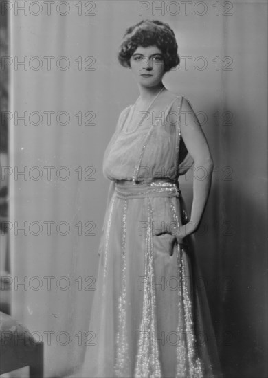 McMurtry, Miss, portrait photograph, 1917 Aug. 27. Creator: Arnold Genthe.