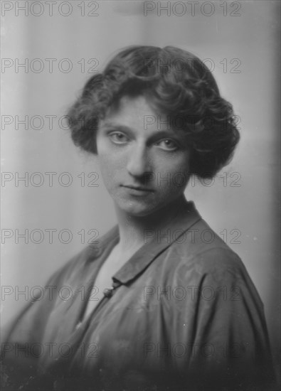McNeal, Katherine, Miss, portrait photograph, 1917 Nov. 9. Creator: Arnold Genthe.