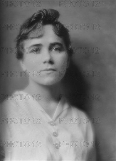 Mitchell, Janet, Miss, portrait photograph, 1916 Mar. 3. Creator: Arnold Genthe.