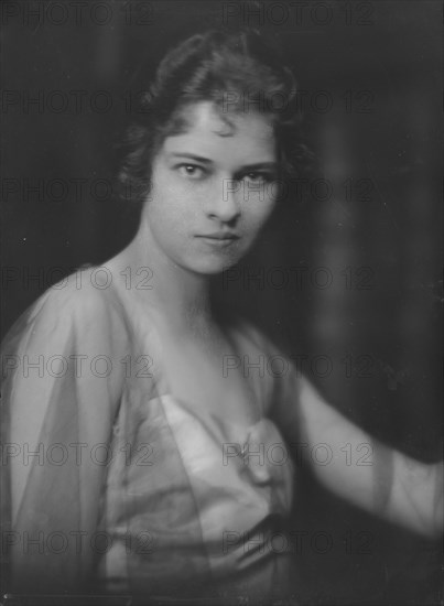 Moberly, Margaret, Miss, portrait photograph, 1916 or 1917. Creator: Arnold Genthe.