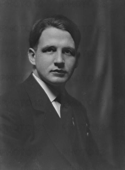 Muller, Mr., portrait photograph, 1913. Creator: Arnold Genthe.