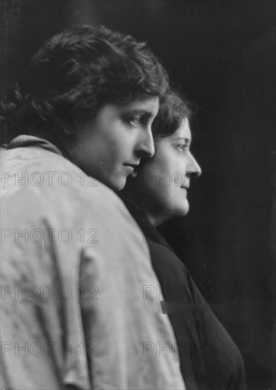 Namara-Toye, Mme., and mother, portrait photograph, 1914 Dec. Creator: Arnold Genthe.