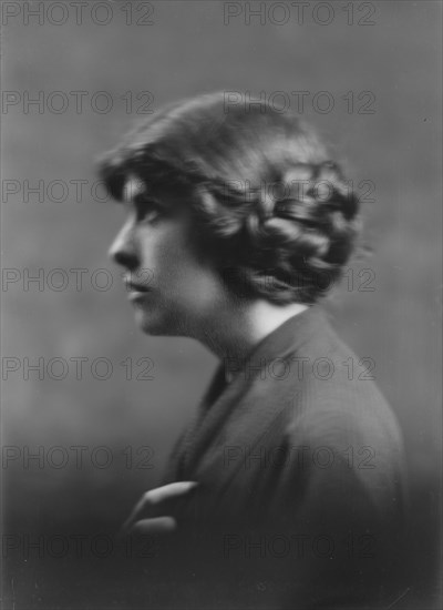 Nash, Florence, Miss, portrait photograph, 1917 Oct. 9. Creator: Arnold Genthe.