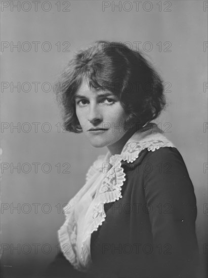 Nesbit, Cathleen, Miss, portrait photograph, not before 1916. Creator: Arnold Genthe.