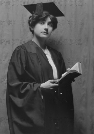 Ochs, Miss, portrait photograph, 1913. Creator: Arnold Genthe.