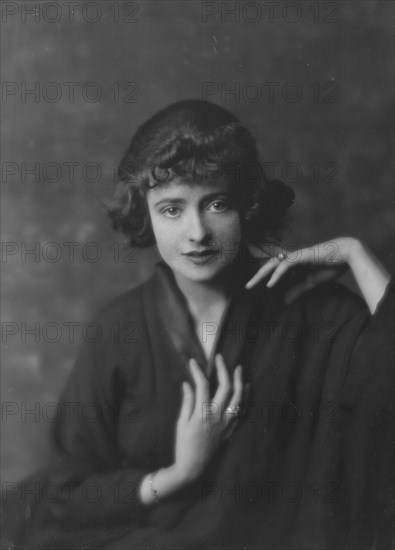 Olcott, Vera, Miss, portrait photograph, 1916. Creator: Arnold Genthe.