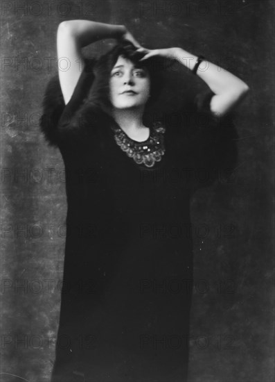 Pearson, Virginia, Miss, portrait photograph, 1915 July 13. Creator: Arnold Genthe.