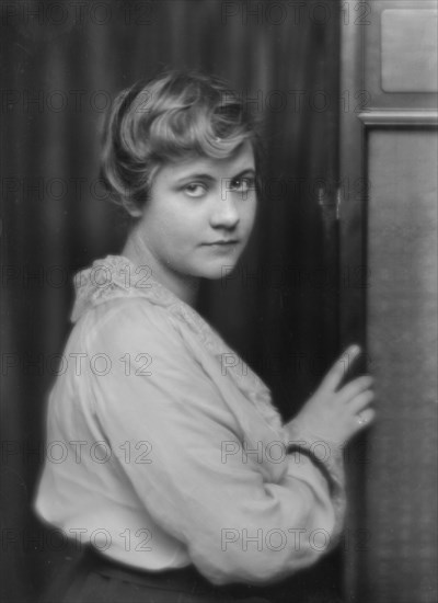 Perkins, Helen J., Miss, portrait photograph, 1914 Apr. 18. Creator: Arnold Genthe.