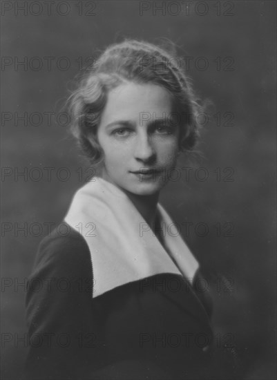 Phillips, Charlotte, Miss, portrait photograph, 1916. Creator: Arnold Genthe.