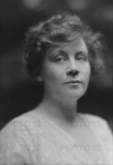 Powellson, Miss, portrait photograph, 1914 Apr. 20. Creator: Arnold Genthe.