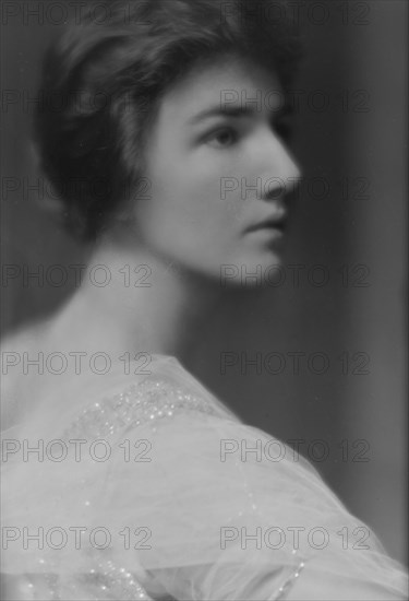 Rand, Florence, portrait photograph, 1913 or 1914. Creator: Arnold Genthe.