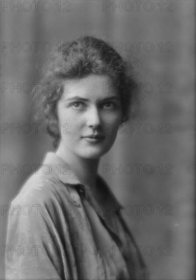 Ray, Adele, Miss, portrait photograph, between 1914 and 1916. Creator: Arnold Genthe.