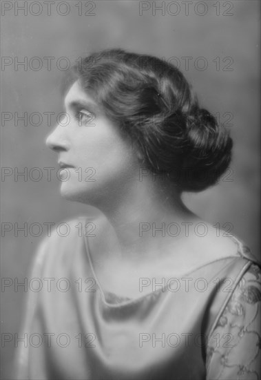 Reicher, Heding, Miss, portrait photograph, 1915 Feb. 4. Creator: Arnold Genthe.