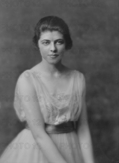 Rice, Virginia, Miss, portrait photograph, 1916. Creator: Arnold Genthe.