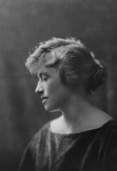 Rieber, D., Miss, portrait photograph, not before 1916. Creator: Arnold Genthe.