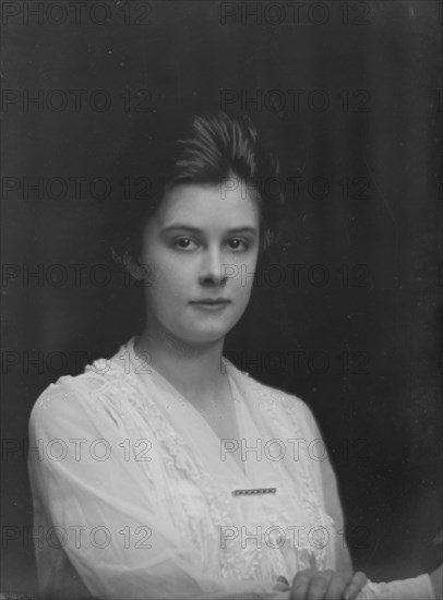 Rose, Miss, portrait photograph, 1917 Apr. 30. Creator: Arnold Genthe.