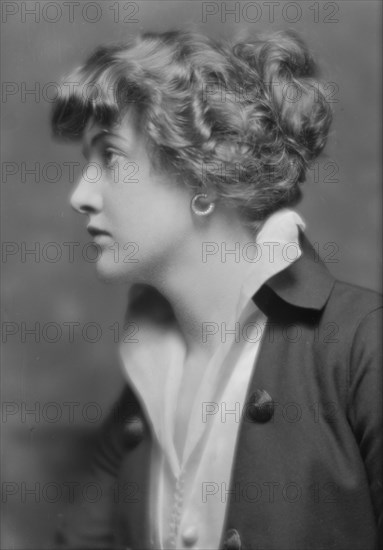 Rushmore, Vivian, Miss, portrait photograph, 1914 Apr. 23. Creator: Arnold Genthe.