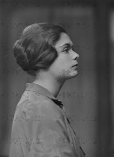 Samuels, Miss, portrait photograph, 1917 Feb. 24. Creator: Arnold Genthe.
