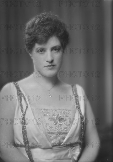 Smith, Jean, Miss, portrait photograph, 1915 Apr. 22. Creator: Arnold Genthe.