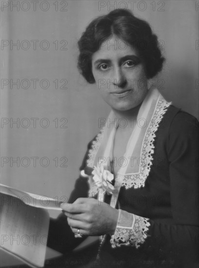 Splint, Miss, portrait photograph, 1916. Creator: Arnold Genthe.