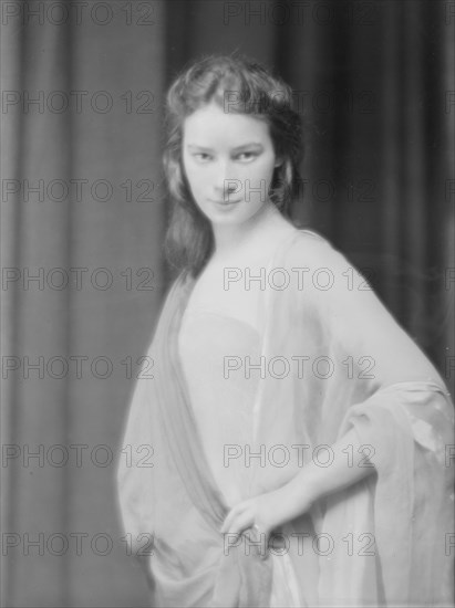 Steurer, Anita, Miss, portrait photograph, 1915 Mar. Creator: Arnold Genthe.