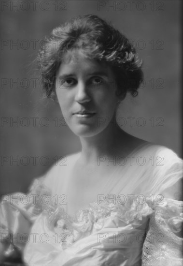 Stevens, J., Miss, portrait photograph, 1914 June 8. Creator: Arnold Genthe.