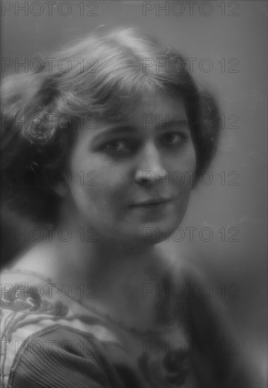 Storm, Diana, Miss, portrait photograph, 1912 or 1913. Creator: Arnold Genthe.