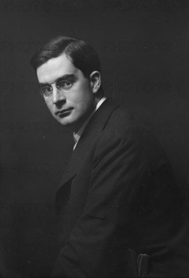 Warfield, Emerson, Mr., portrait photograph, 1906 Sept. 25. Creator: Arnold Genthe.