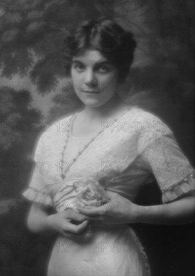 Warren, Gertrude, Miss, or Miss Jackman, portrait photograph, 1912 or 1913. Creator: Arnold Genthe.