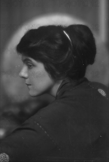 Warren, Gertrude, Miss, or Miss Jackman, portrait photograph, 1912 or 1913. Creator: Arnold Genthe.