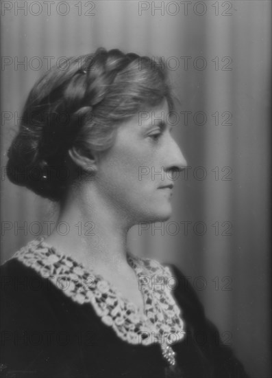 Wellford, Miss, portrait photograph, 1915 Mar. 4. Creator: Arnold Genthe.