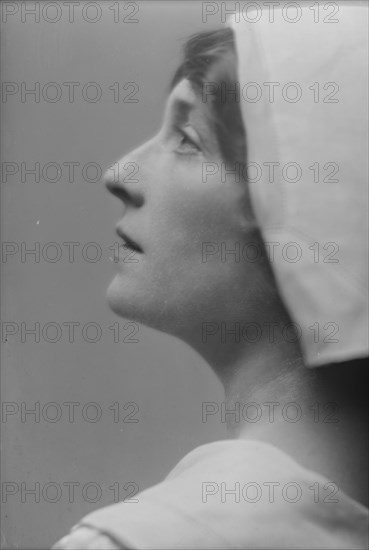 Weston, Lucy, Miss, portrait photograph, 1915 Oct. 2. Creator: Arnold Genthe.