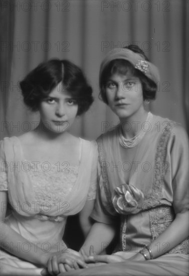 Wyatt, Florence, and Constance Woodward, portrait photograph, 1912 May 24. Creator: Arnold Genthe.