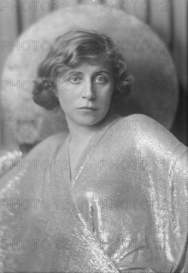 Yurka, Blanche, Miss, portrait photograph, 1915. Creator: Arnold Genthe.