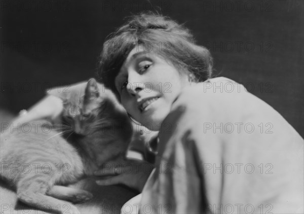 King, Daisy, Miss, with Buzzer the cat, portrait photograph, 1914 June. Creator: Arnold Genthe.