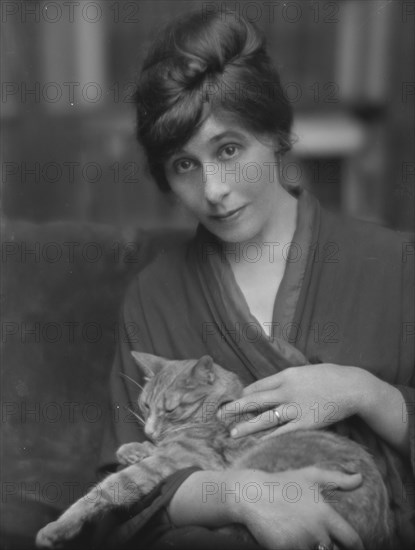 King, Daisy, Miss, with Buzzer the cat, portrait photograph, 1914 June. Creator: Arnold Genthe.