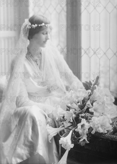 Breese wedding, portrait photograph, 1915. Creator: Arnold Genthe.