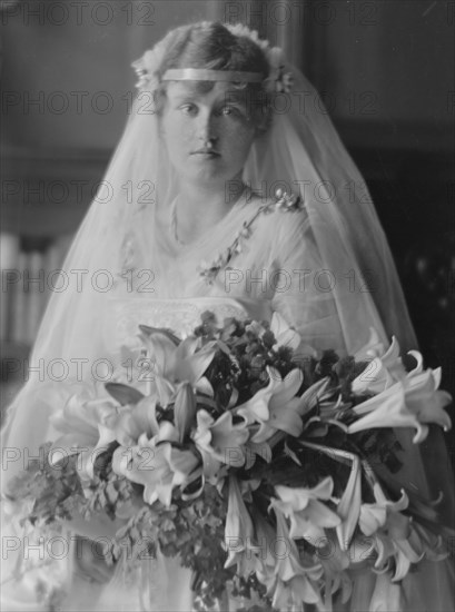 Cheney, Julia de Forest, Miss, portrait photograph, 1915. Creator: Arnold Genthe.