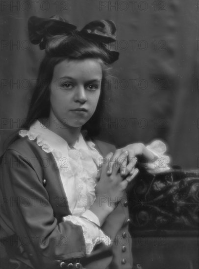 Bull, Fred, Mr., daughter of, portrait photograph, 1913. Creator: Arnold Genthe.