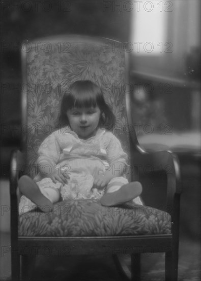 Hutchins, Mrs., baby of, portrait photograph, 1912 or 1913. Creator: Arnold Genthe.