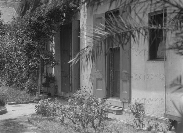 Service wing, New Orleans, between 1920 and 1926. Creator: Arnold Genthe.