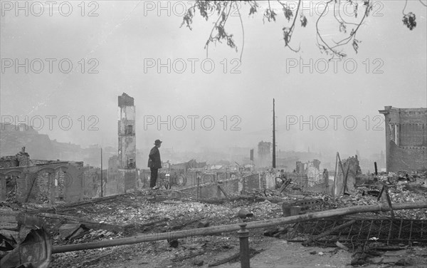 On the ruins (April 1906), Chinatown, San Francisco, 1906 Apr. Creator: Arnold Genthe.