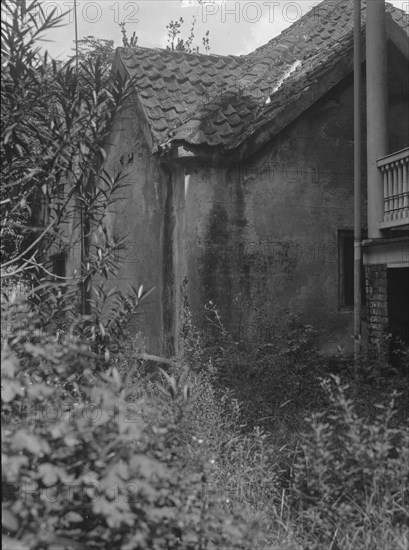 Powder magazine, Charleston, South Carolina, between 1920 and 1926. Creator: Arnold Genthe.