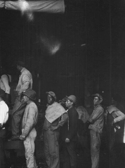 Group of laborers, New Orleans or Charleston, South Carolina, between 1920 and 1926. Creator: Arnold Genthe.