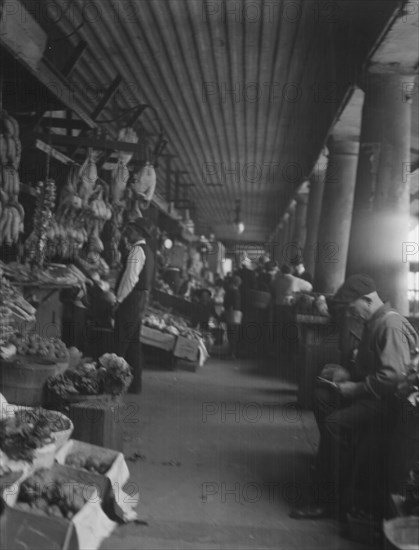 Market scene, New Orleans, between 1920 and 1926. Creator: Arnold Genthe.